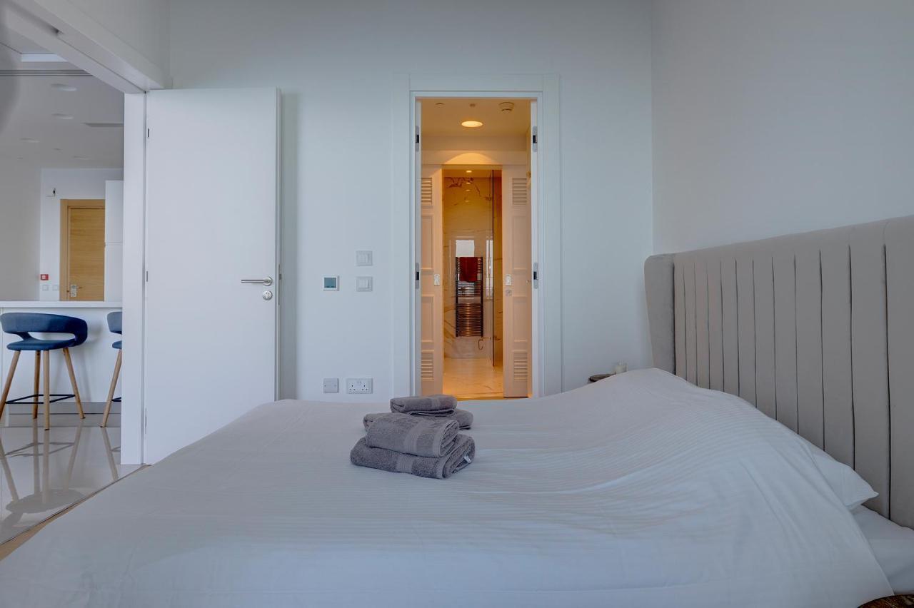 Luxurious Apt With Ocean Views And Pool In Tigne Point สลีมา ภายนอก รูปภาพ